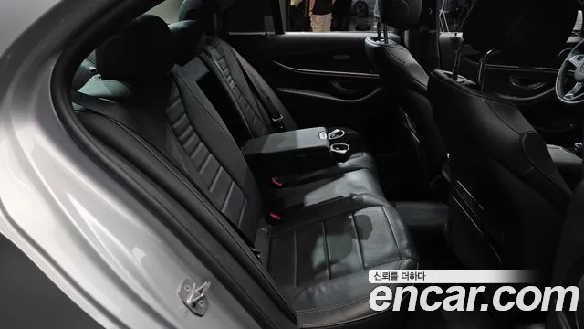Mercedes-Benz E-Класс 2017 thumb 10