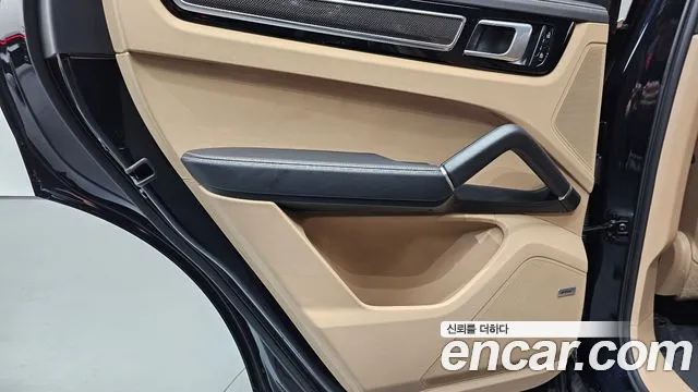 Porsche Cayenne 2019 thumb 10