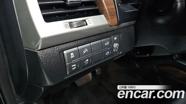 KG_Mobility_Ssangyong Rexton 2018 thumb 9