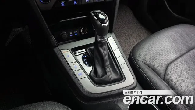 Hyundai Avante 2016 thumb 8
