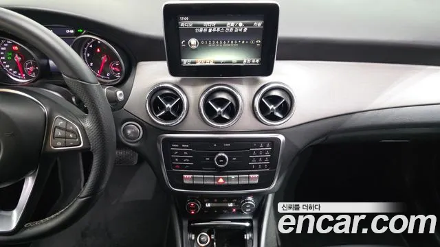 Mercedes-Benz CLA 2018 thumb 10