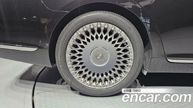 Genesis G90 2018 thumb 2
