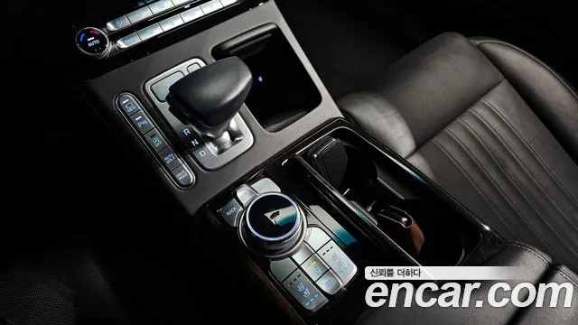 Genesis G90 2018 thumb 5