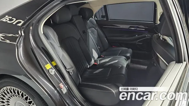 Genesis G90 2018 thumb 3