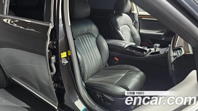 Genesis G90 2018 thumb 9