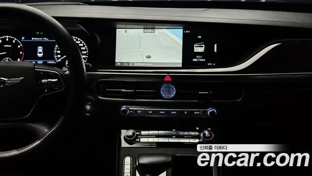 Genesis G90 2018 thumb 12
