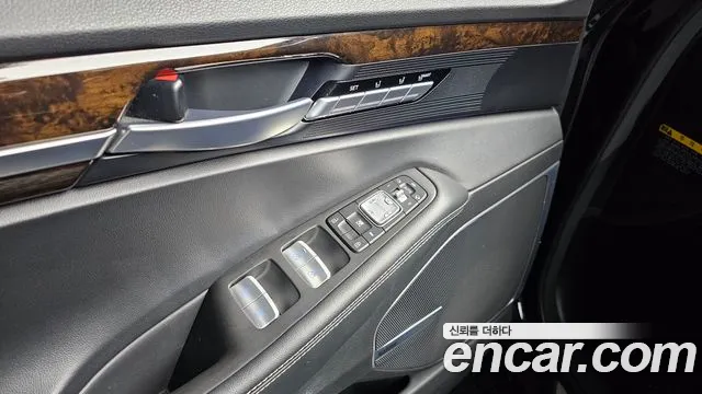 Genesis G90 2018 thumb 6