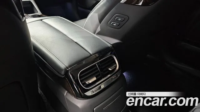 Genesis G90 2018 thumb 4