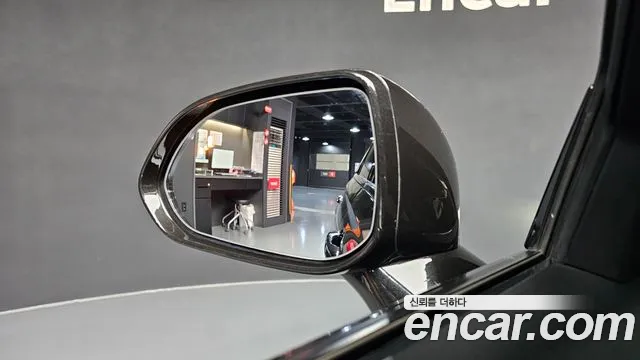 Genesis G90 2018 thumb 10