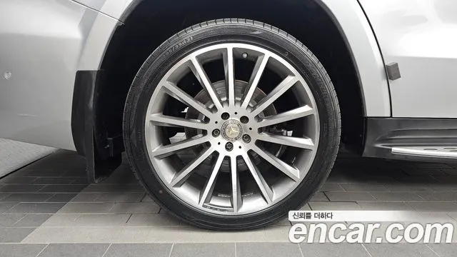 Mercedes-Benz GLS 2017 thumb 12