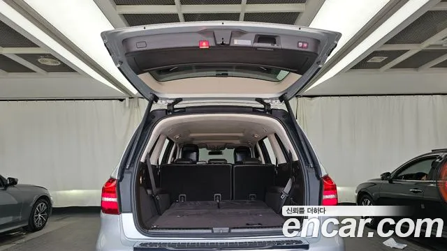 Mercedes-Benz GLS 2017 thumb 10