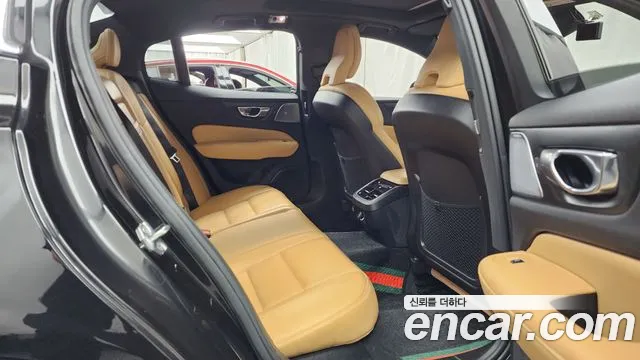 Volvo S60 2019 thumb 5