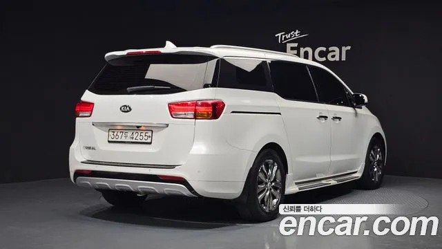 Kia Carnival 2017 thumb 11