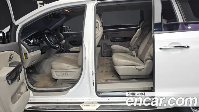 Kia Carnival 2017 thumb 7