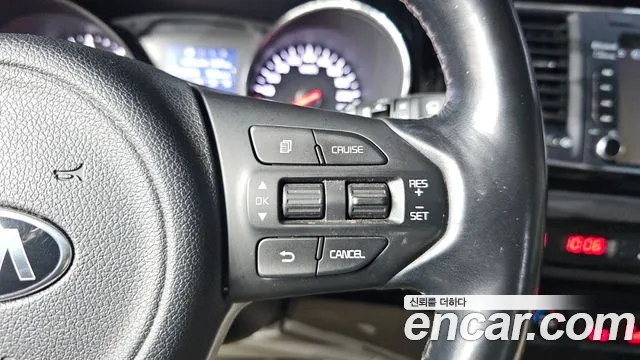 Kia Carnival 2017 thumb 9
