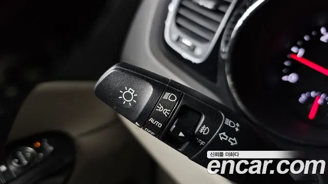 Kia Carnival 2017 thumb 4