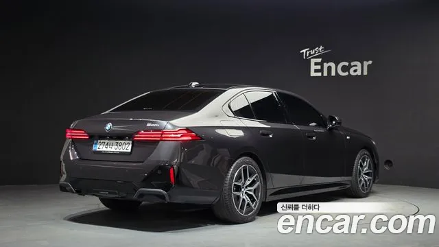 BMW 5 серии 2025 thumb 2