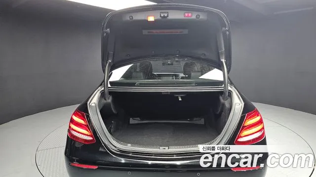 Mercedes-Benz E-Класс 2017 thumb 8