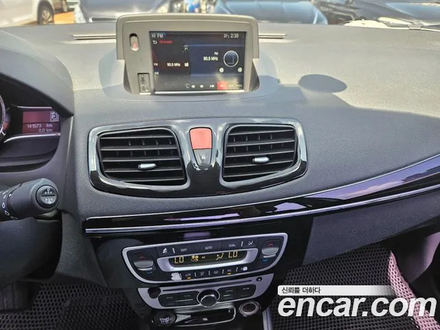 Renault Fluence 2015 thumb 10