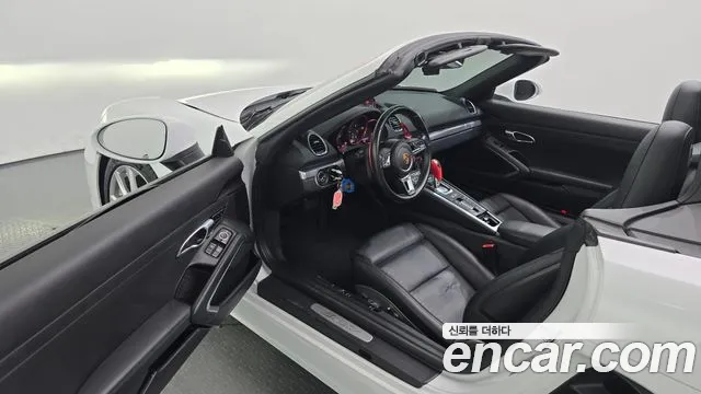Porsche Cayman 2018 thumb 2
