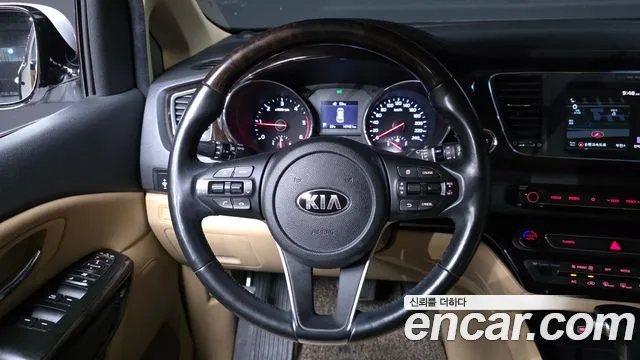 Kia Carnival 2019 thumb 3