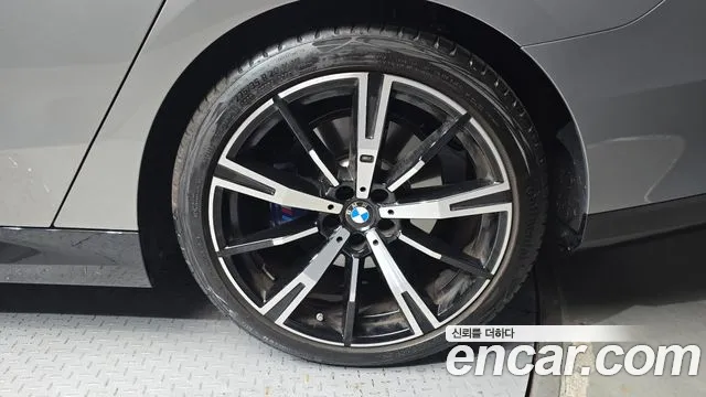 BMW 5 серии 2025 thumb 2