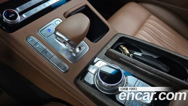 Genesis G90 2018 thumb 5