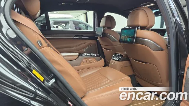 Genesis G90 2018 thumb 4