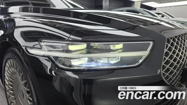 Genesis G90 2018 thumb 10