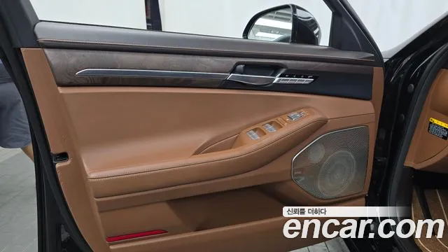 Genesis G90 2018 thumb 8