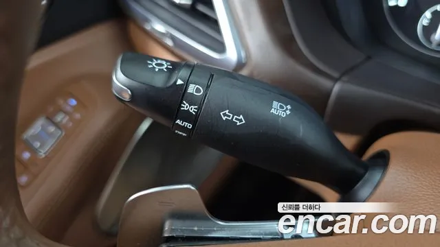 Genesis G90 2018 thumb 11