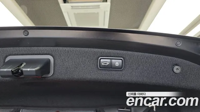 Genesis G90 2018 thumb 3