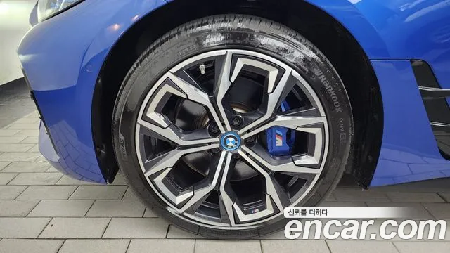 BMW i4 2023 thumb 11