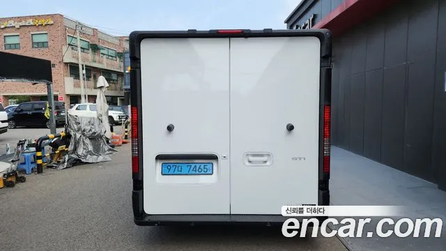 Hyundai Staria 2025 thumb 4