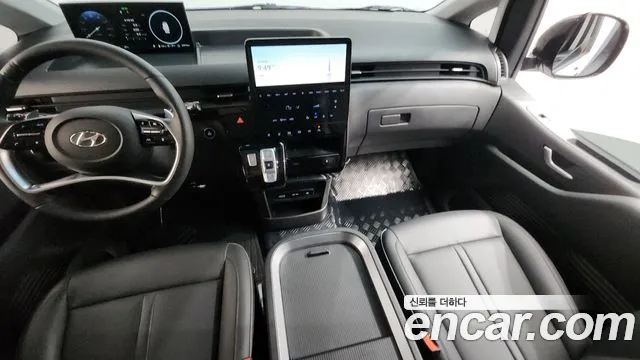 Hyundai Staria 2025 thumb 10