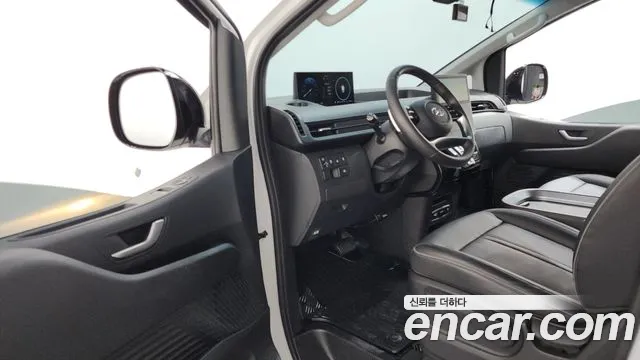 Hyundai Staria 2025 thumb 6