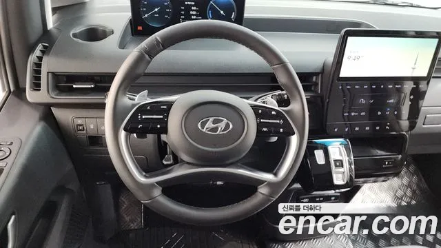 Hyundai Staria 2025 thumb 2