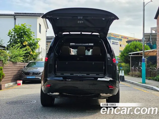 Land Rover Discovery 2025 thumb 2
