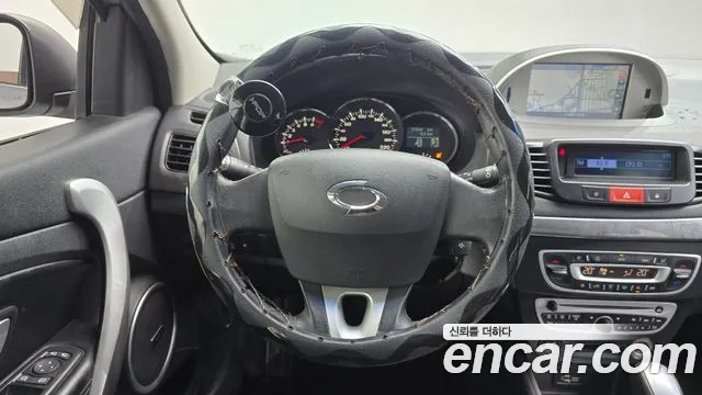 Renault Fluence 2011 thumb 11