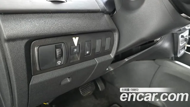 Renault Fluence 2011 thumb 12