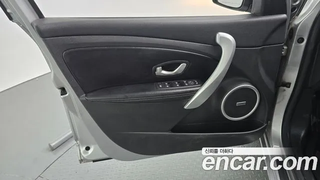 Renault Fluence 2011 thumb 4