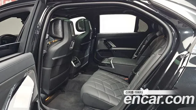BMW 7 серии 2026 thumb 7
