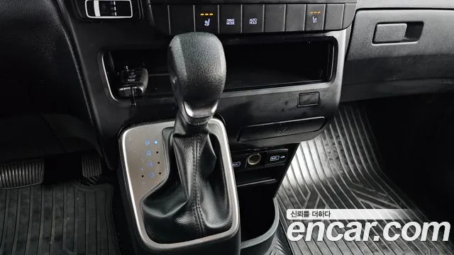 Hyundai Staria 2022 thumb 2
