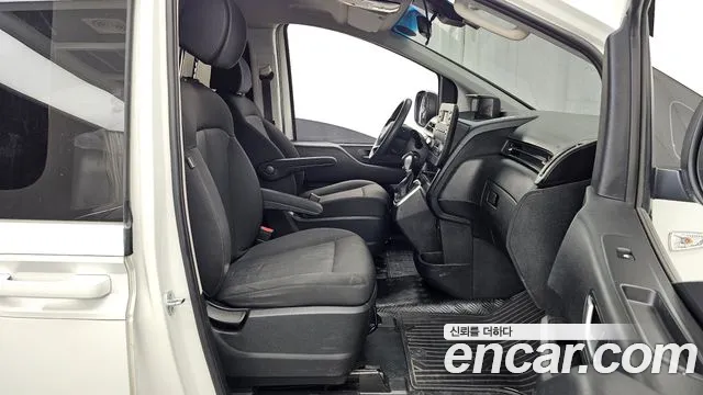 Hyundai Staria 2022 thumb 4