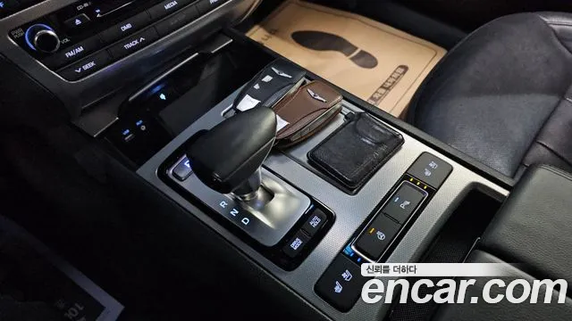 Genesis G80 2017 thumb 12