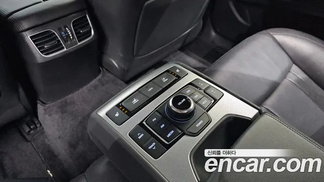 Genesis G80 2017 thumb 10