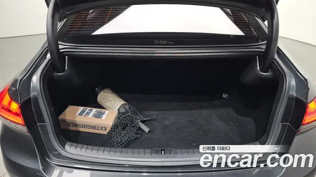 Genesis G80 2017 thumb 2