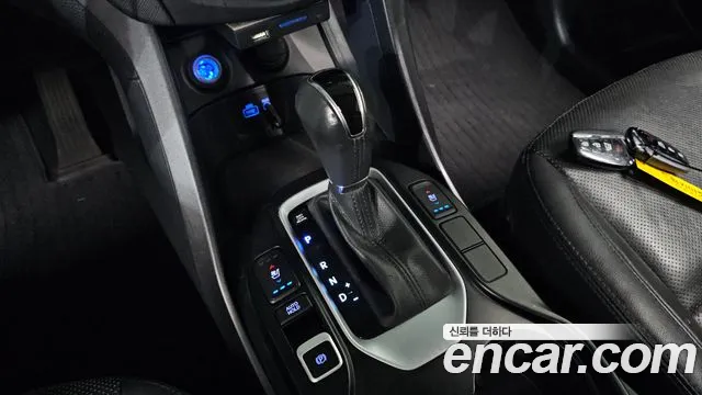 Hyundai Santa Fe 2017 thumb 4