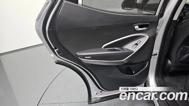 Hyundai Santa Fe 2017 thumb 8