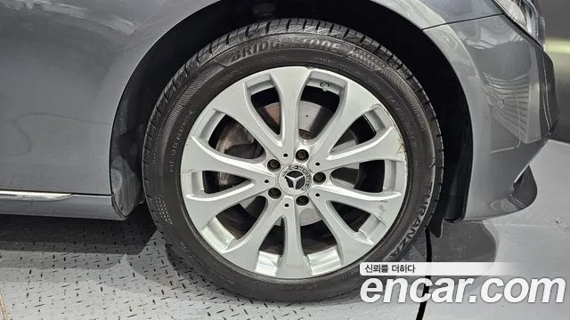 Mercedes-Benz E-Класс 2019 thumb 7